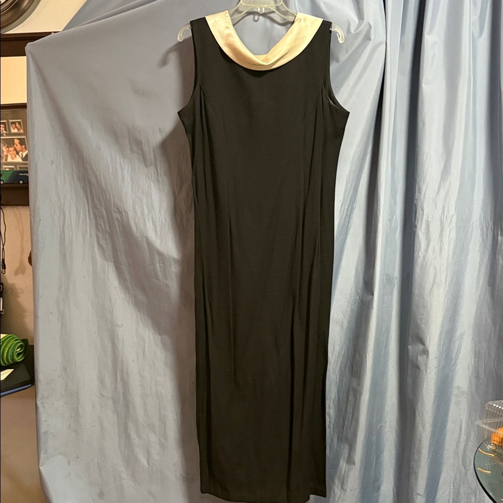 Elegant Black and Gold Sleeveless Dress